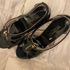 Michael Kors Sz 6.5 Berkley T-Strap Black Patent Zipper Sandal Chunky Heel Shoes